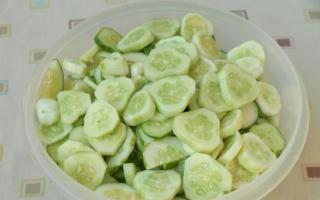 Latgale salad of cucumbers and onions for the winter Cucumbers with coriander and garlic