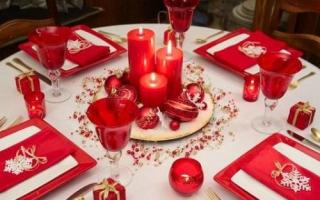 Πώς να διακοσμήσετε ένα πρωτοχρονιάτικο τραπέζι: DIY διακόσμηση